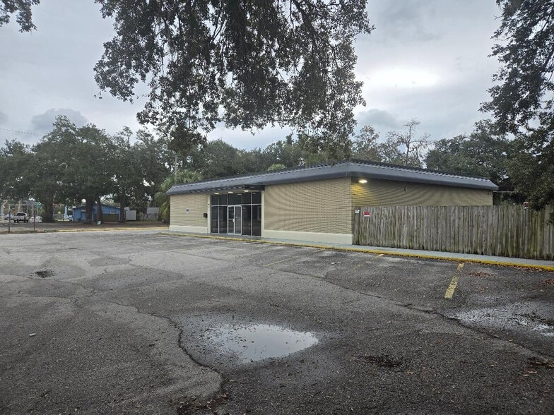 10517 Riverview Dr, Riverview, FL for sale - Building Photo - Image 3 of 8