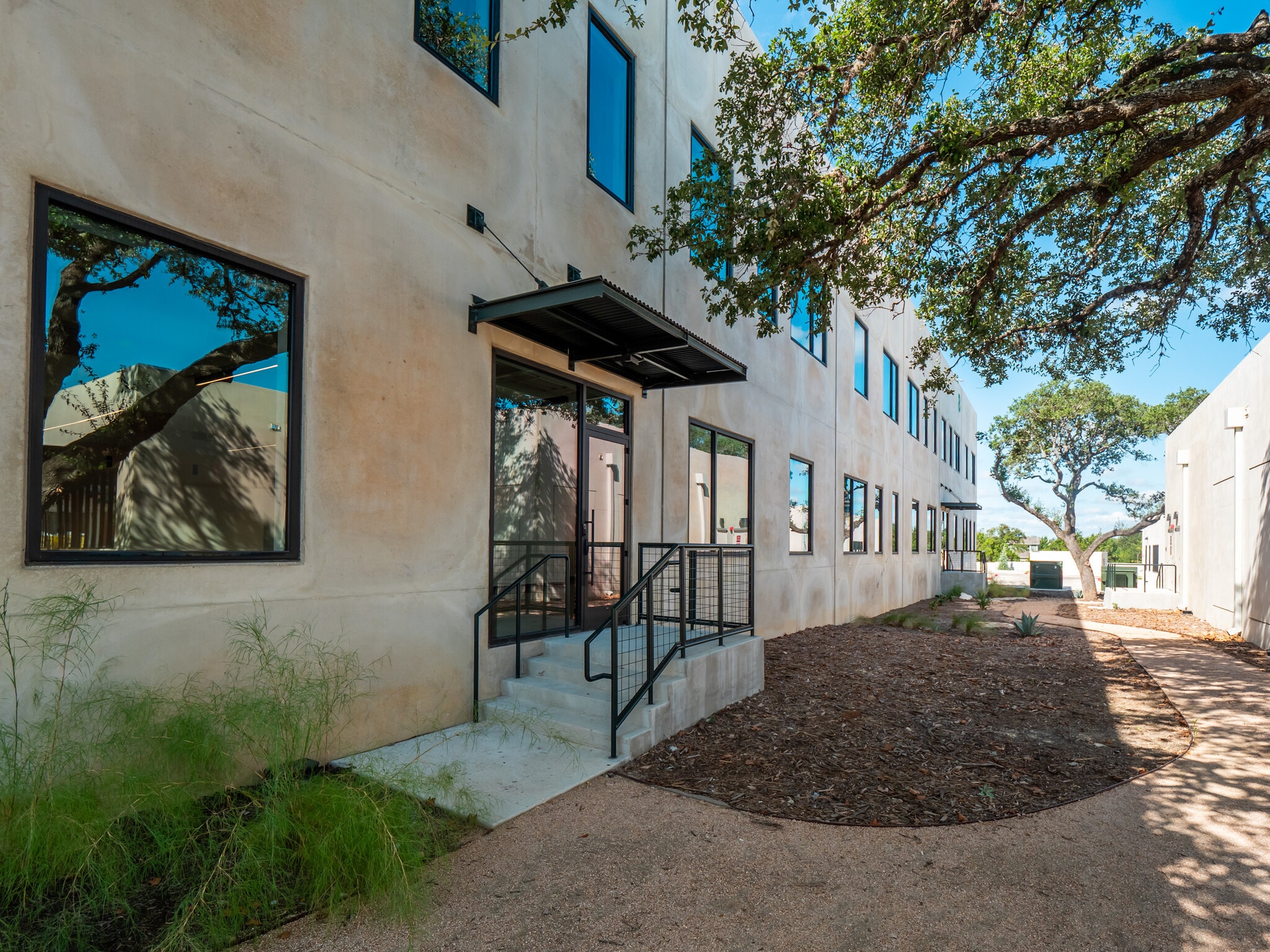 10880 E Crystal Falls Pky, Leander, TX for lease Interior Photo- Image 1 of 8