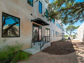 10880 E Crystal Falls Pky, Leander, TX for lease Interior Photo- Image 1 of 8
