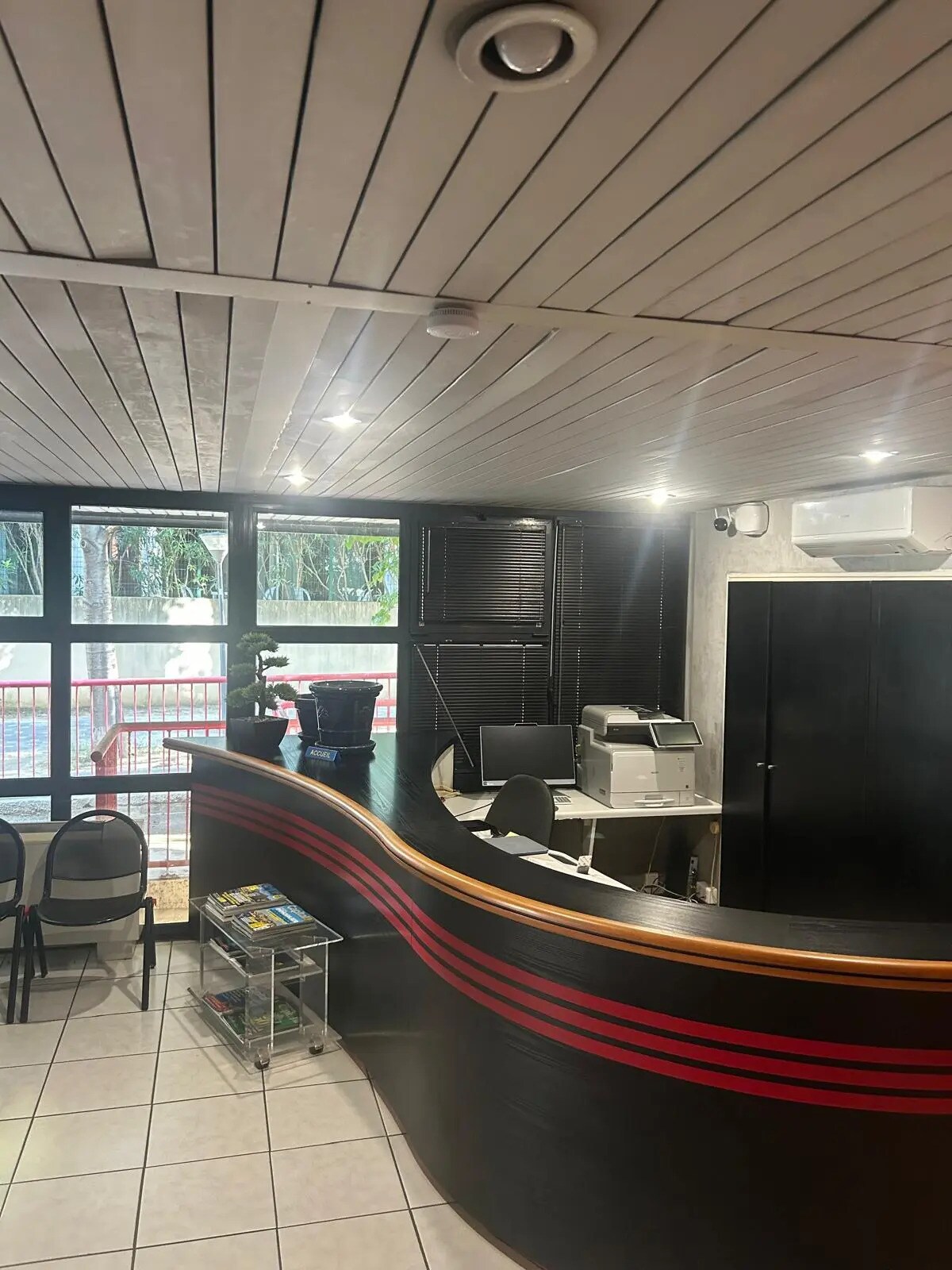 Office in Marseille for sale Interior Photo- Image 1 of 4