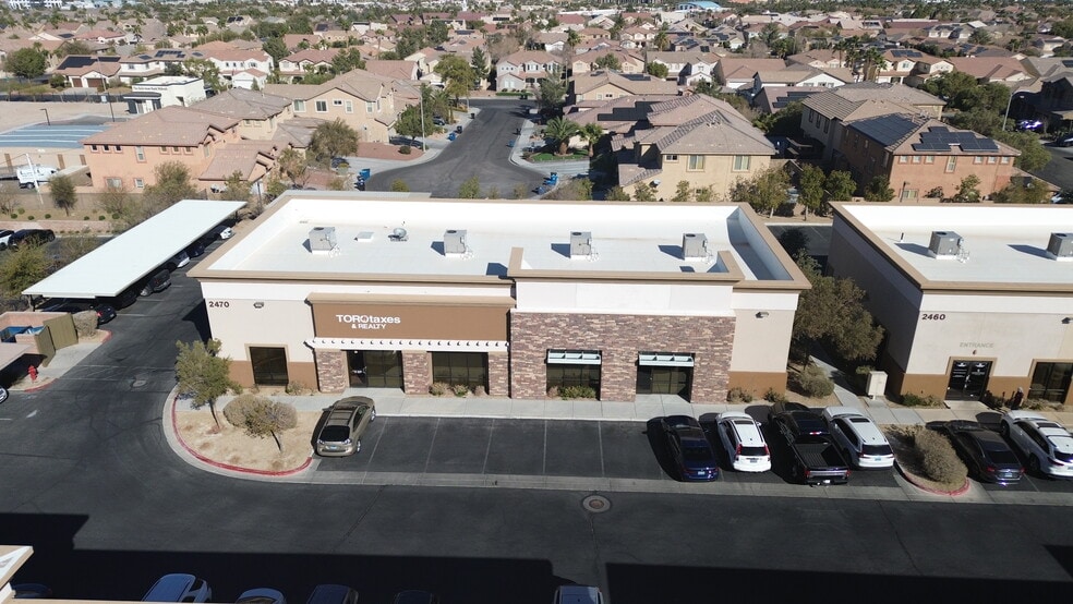 2470 W Horizon Ridge Pky, Henderson, NV à louer - Photo du bâtiment - Image 2 de 26