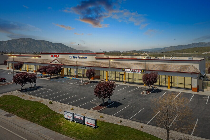 1001 W Tehachapi Blvd, Tehachapi, CA à louer - Photo du bâtiment - Image 1 de 5