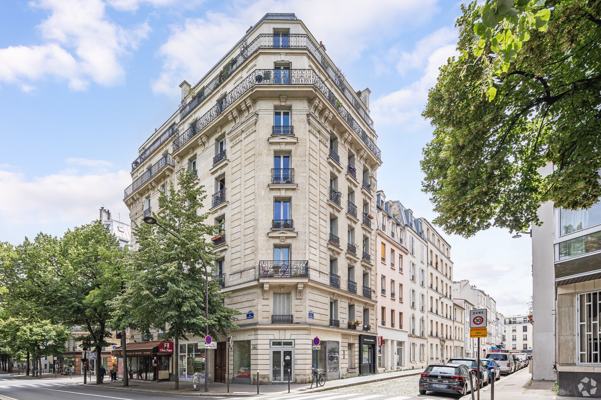 Retail in Paris for lease Primary Photo- Image 1 of 6