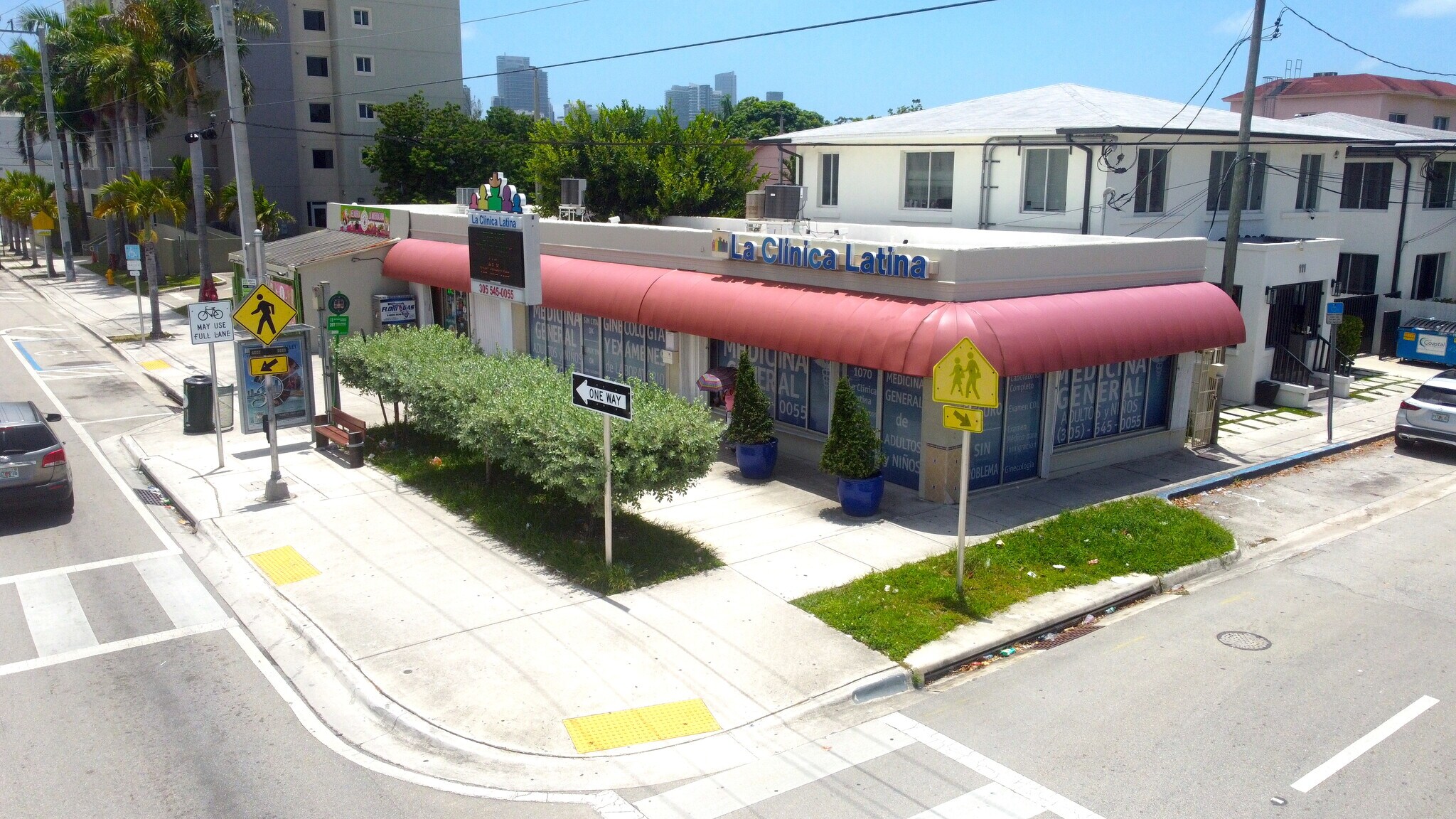1058 SW 1st St, Miami, FL à louer Photo du bâtiment- Image 1 de 11