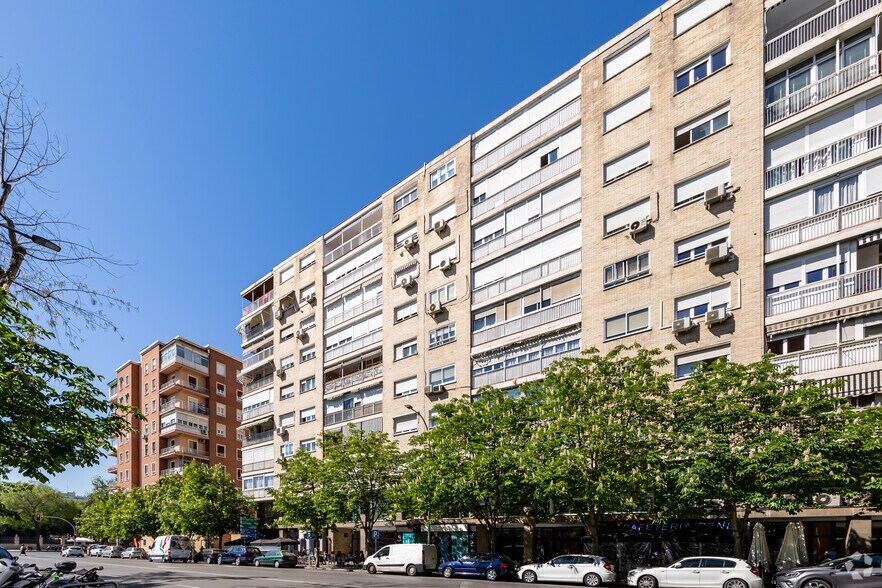 Calle de Enrique Larreta, 3, Madrid, Madrid for lease - Building Photo - Image 2 of 2
