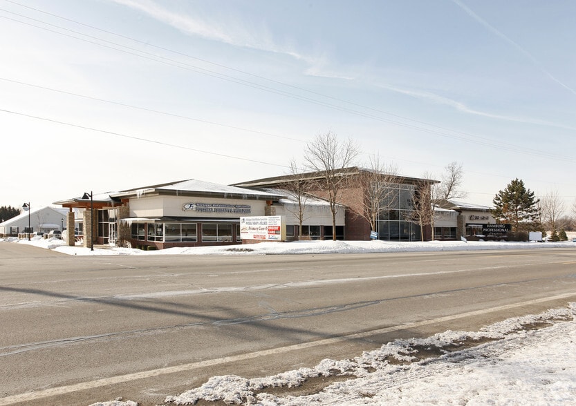 10020 E Professional Center Dr, Hamburg, MI for lease - Building Photo - Image 1 of 5