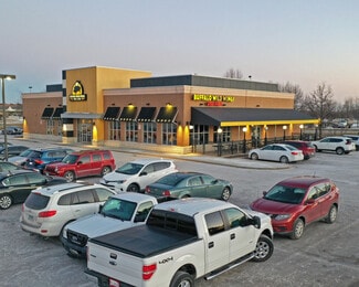 Plus de détails pour 5755 E Northwest Hwy, Crystal Lake, IL - Commerce de détail à vendre