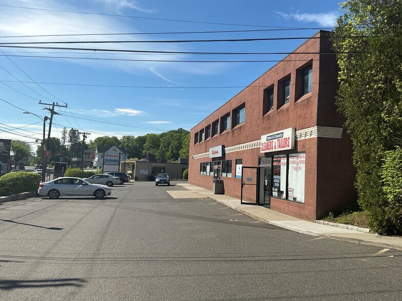 620 Main St, Watertown, CT à vendre - Photo du bâtiment - Image 2 de 5