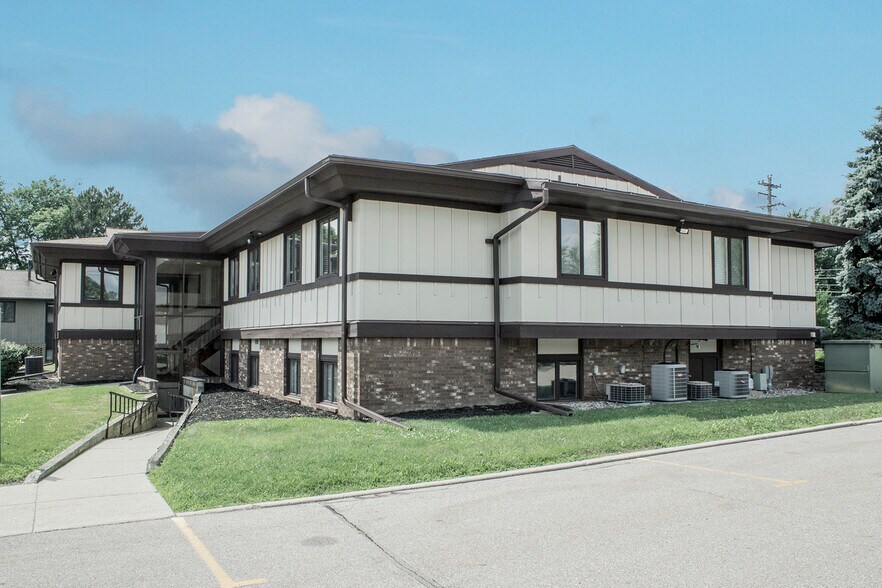 5001 W Saint Joseph Hwy, Lansing, MI for lease - Primary Photo - Image 1 of 7