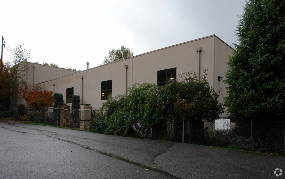 13162 SE 32nd St, Bellevue, WA for lease - Building Photo - Image 2 of 2