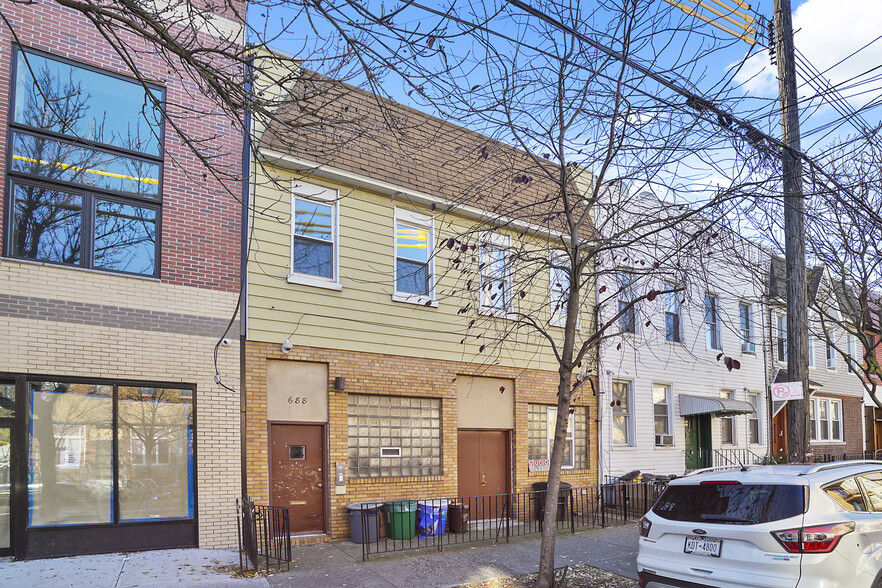 688 Woodward Ave, Ridgewood, NY for sale - Building Photo - Image 1 of 1