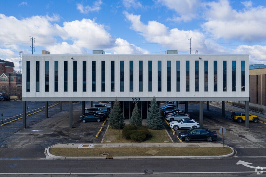 950 Skokie Blvd, Northbrook, IL à louer - Photo du bâtiment - Image 2 de 15