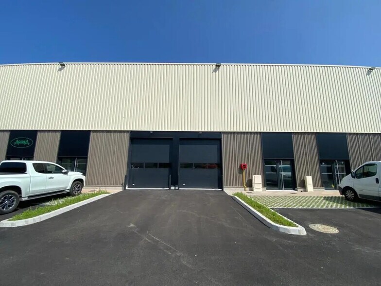 Flex in Rillieux-la-Pape for sale - Building Photo - Image 1 of 4