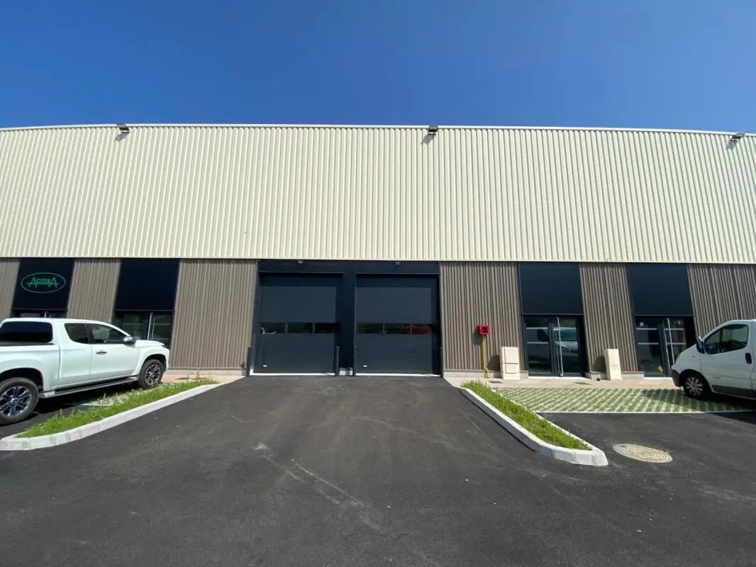 Flex in Rillieux-la-Pape for sale Building Photo- Image 1 of 5