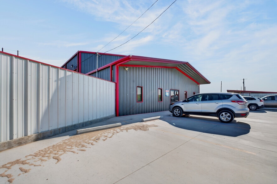 411 Wein, Odessa, TX for sale - Building Photo - Image 3 of 66