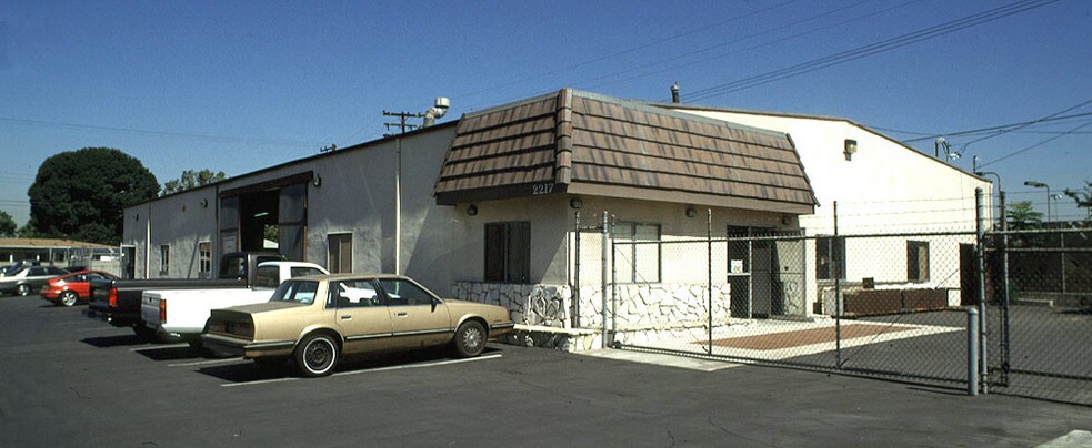 12217 Woodruff Ave, Downey, CA à louer - Photo du bâtiment - Image 3 de 3