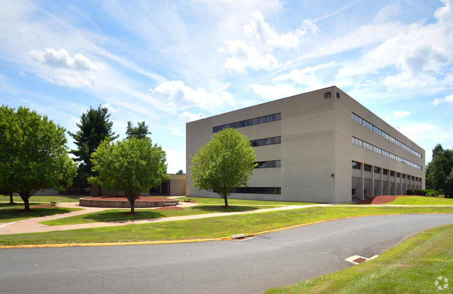 175 Addison Rd, Windsor, CT for lease - Building Photo - Image 1 of 5