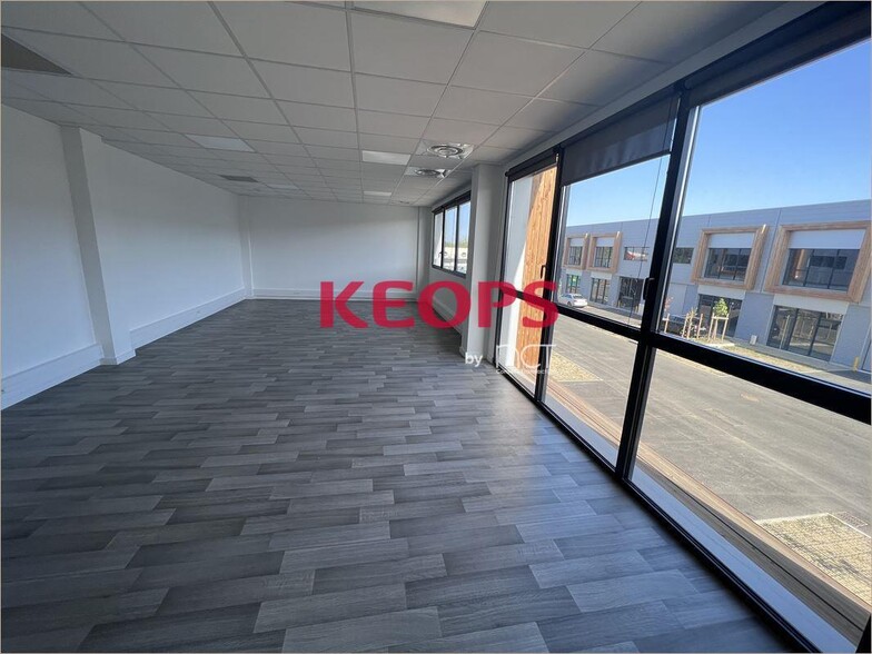 Flex in Toulouse for lease - Interior Photo - Image 3 of 9