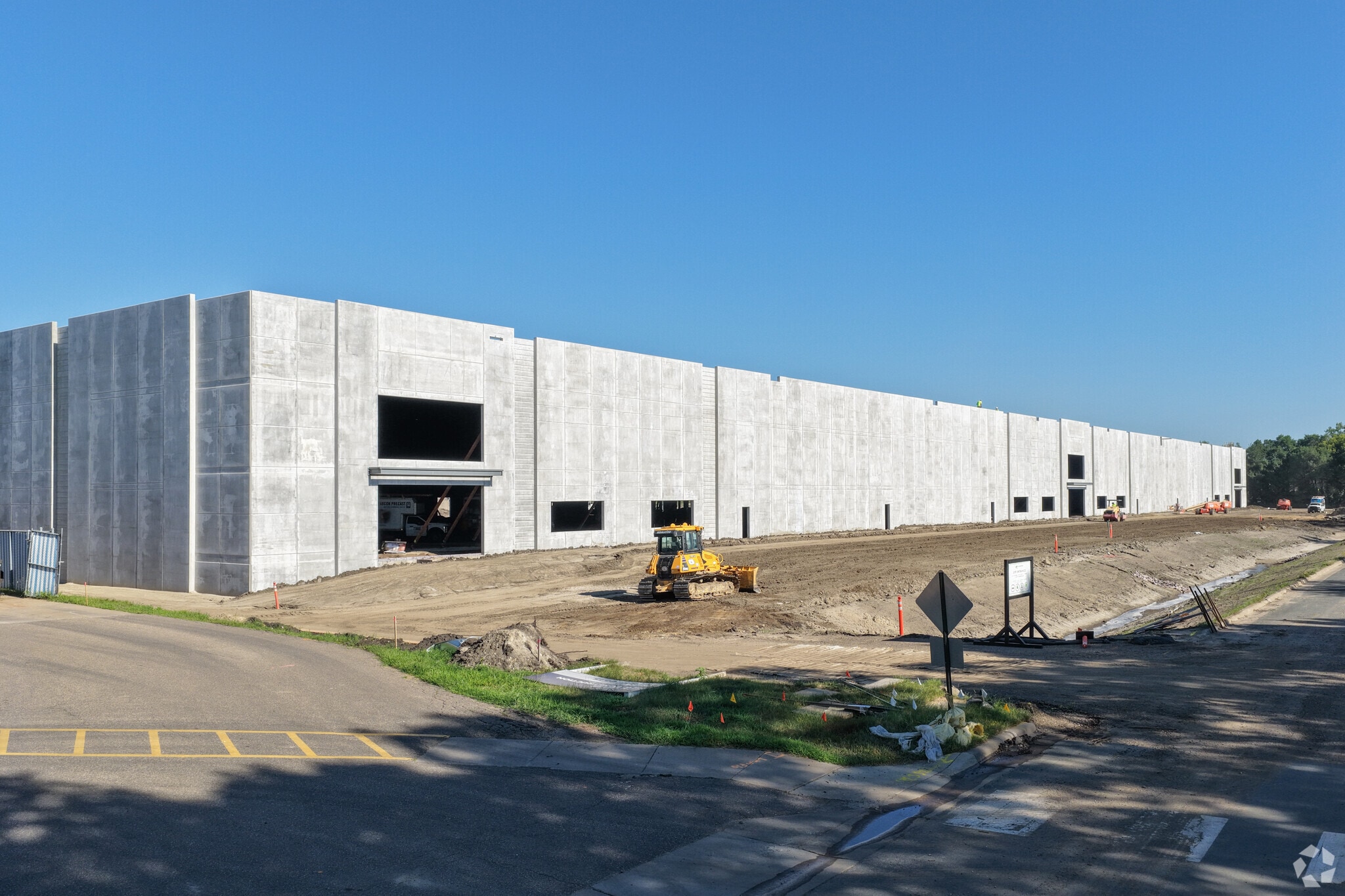 7350 Commerce Ln NE, Minneapolis, MN for lease Primary Photo- Image 1 of 3