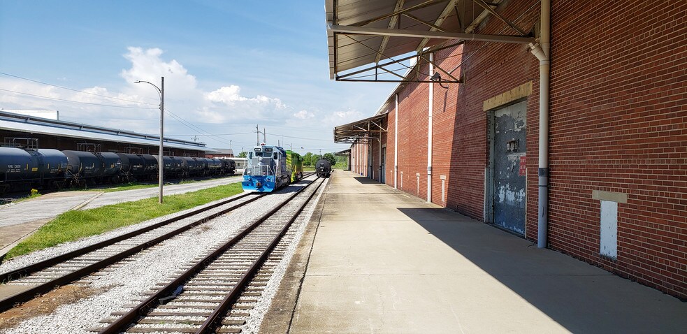 1301 W 1st St, Granite City, IL à louer - Photo du bâtiment - Image 3 de 3
