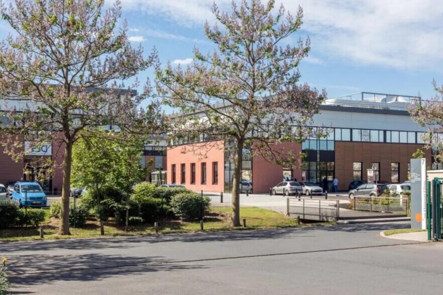 10 Rue Du Commandant D'estienne D'orves, Villeneuve-la-Garenne for lease - Building Photo - Image 2 of 14