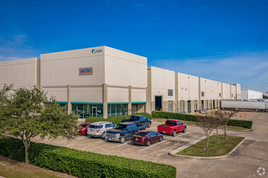6356 Clara Rd, Houston, TX à louer - Photo du bâtiment - Image 1 de 2
