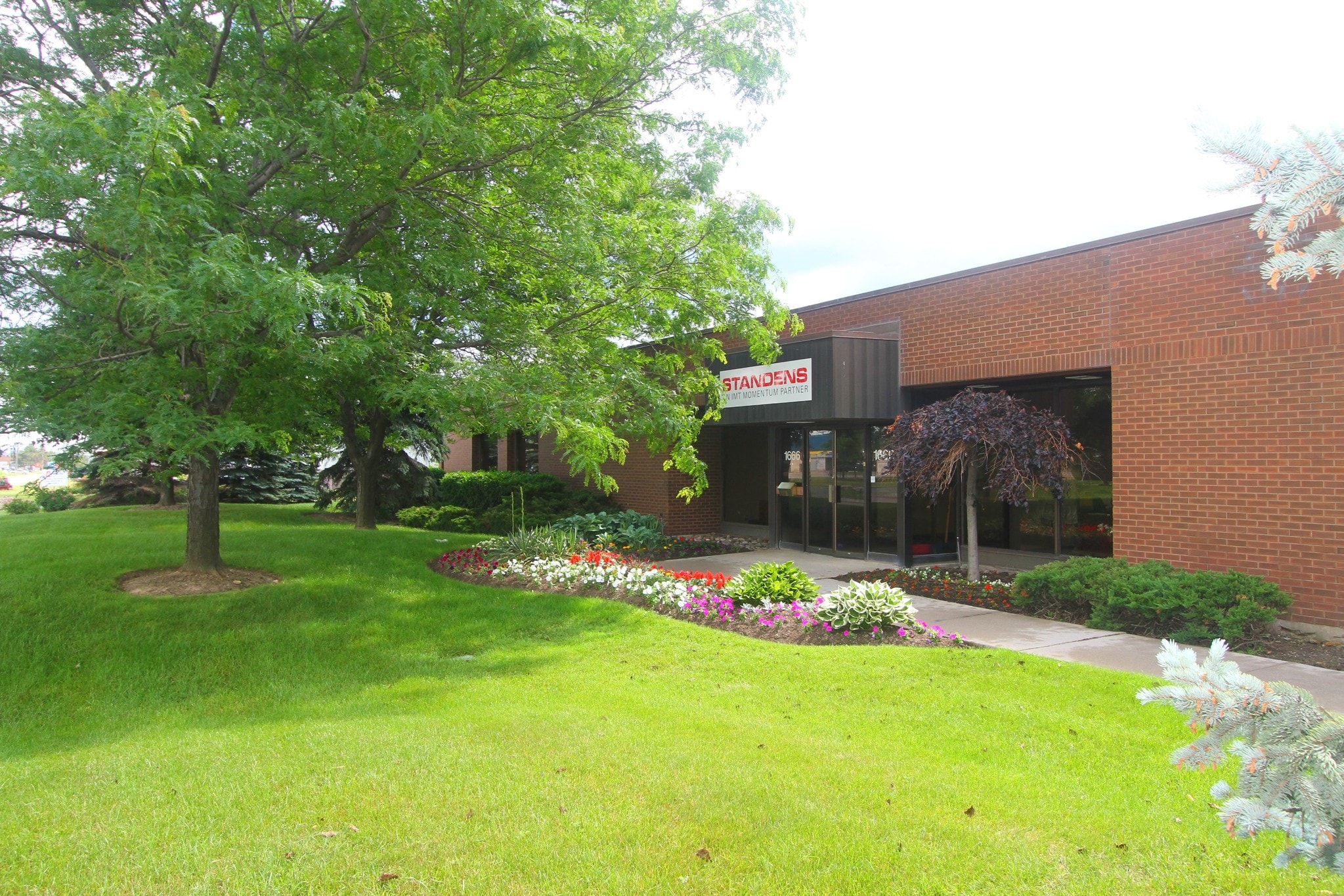 1666 Shawson Dr, Mississauga, ON à vendre Photo du bâtiment- Image 1 de 1