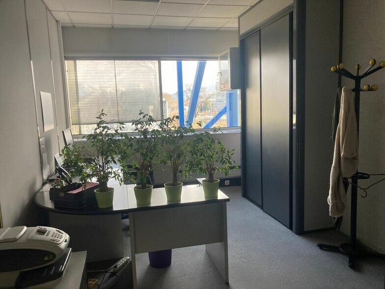 Office in Chambéry for sale - Interior Photo - Image 3 of 3