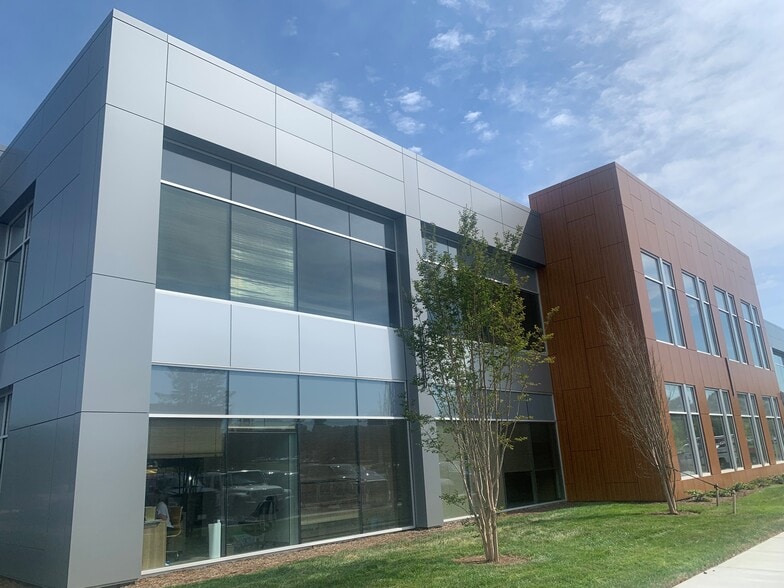 10101 Global Way, Knoxville, TN for lease - Building Photo - Image 2 of 8