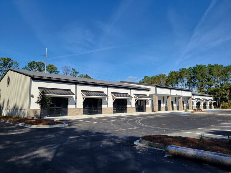 6637 N Okatie Hwy, Ridgeland, SC à louer - Photo du bâtiment - Image 3 de 13