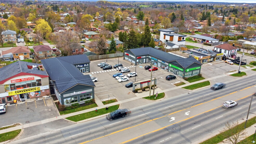 156 & 158 Guelph St portefeuille de 2 propriétés à vendre sur LoopNet.ca - Photo du bâtiment - Image 2 de 17