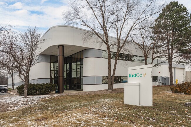 Plus de détails pour 880 Corporate Woods Pky, Vernon Hills, IL - Industriel à louer