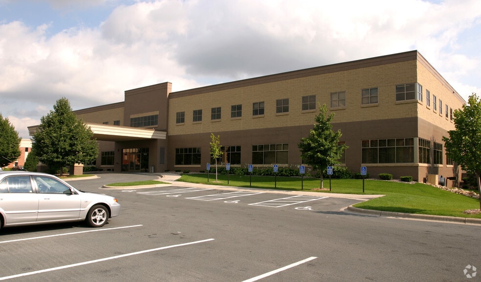 3955 Parklawn Ave, Edina, MN for lease - Building Photo - Image 2 of 5