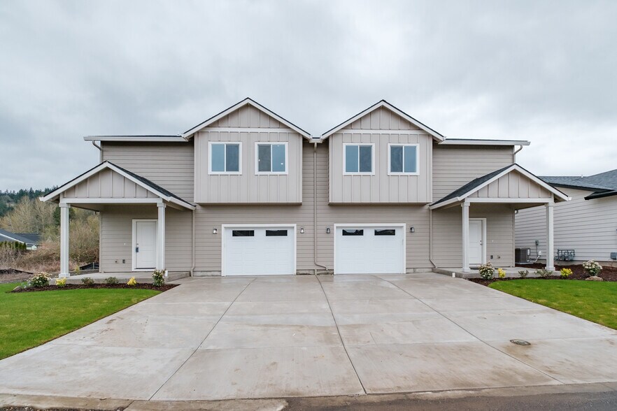 2476 Roll Tide Ct, Lebanon, OR for sale - Primary Photo - Image 1 of 27