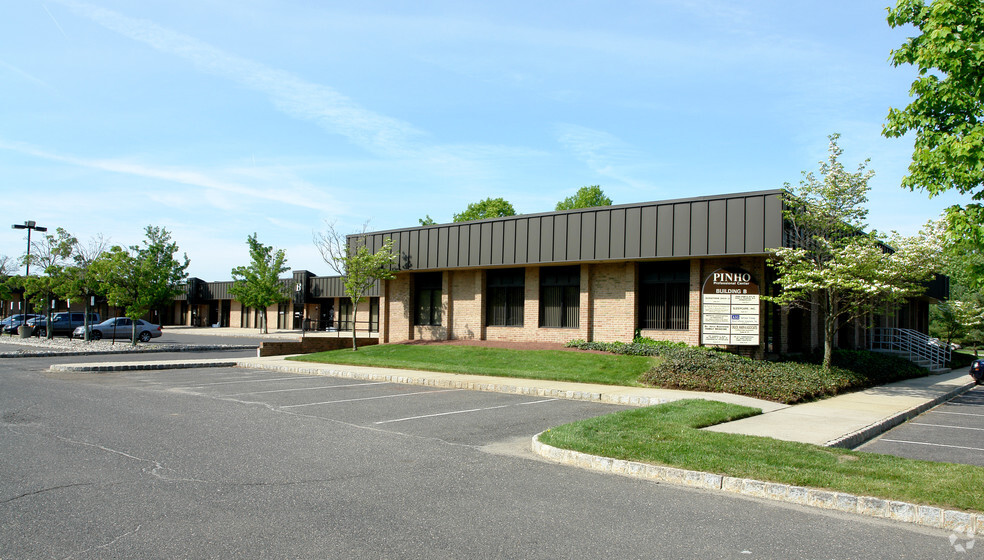 77 Schank Rd, Freehold, NJ for sale - Primary Photo - Image 1 of 1