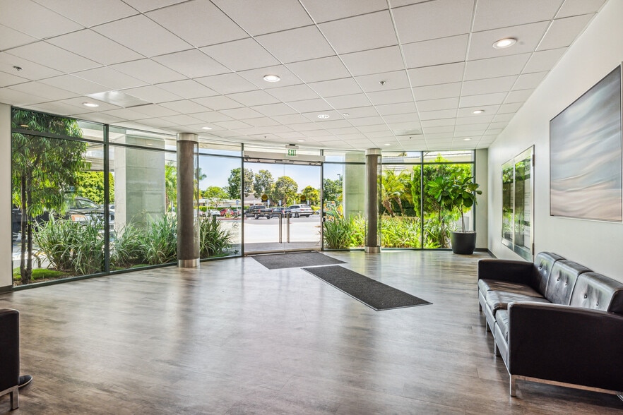855 3rd Ave, Chula Vista, CA for lease - Lobby - Image 3 of 7