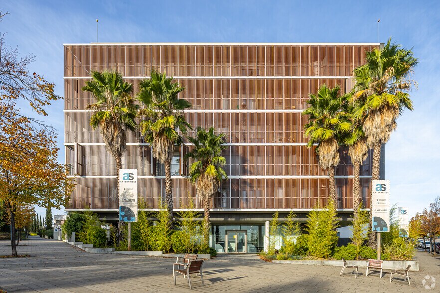 Ronda Jean Monnet, 248, Sabadell, Barcelona à louer - Photo du bâtiment - Image 2 de 7