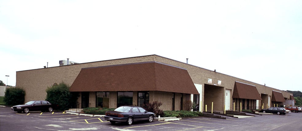 22272 N Pepper Rd, Lake Barrington, IL for lease - Primary Photo - Image 1 of 7