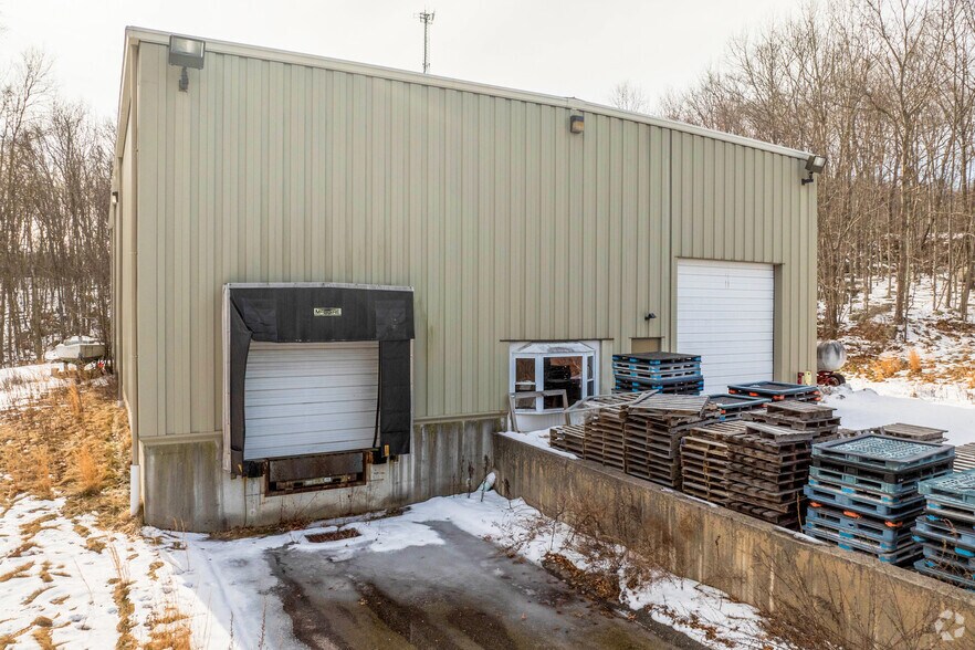 17 Industrial Dr, Waterford, CT à vendre - Photo du bâtiment - Image 3 de 11