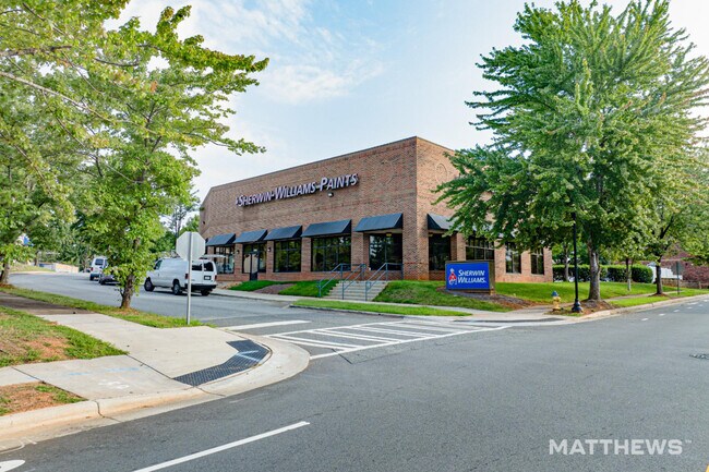More details for 18206 Manhattan Pky, Cornelius, NC - Retail for Sale
