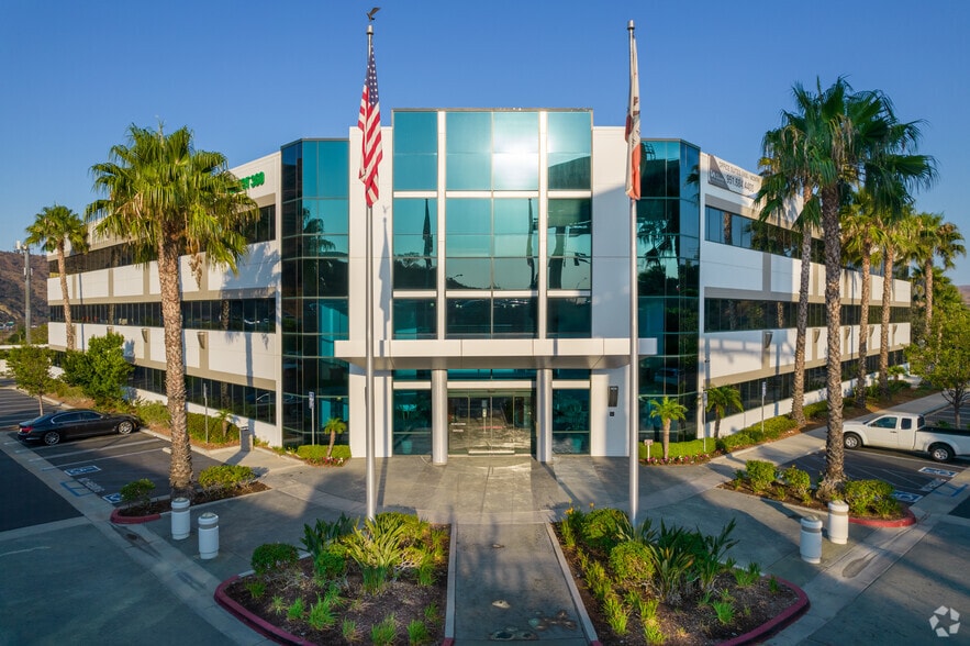 4740 Green River Rd, Corona, CA for lease - Primary Photo - Image 1 of 16