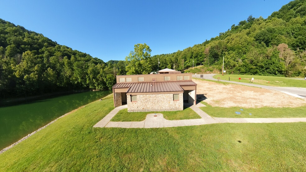 217 Big Smith Br, Sassafras, KY for sale - Building Photo - Image 3 of 31