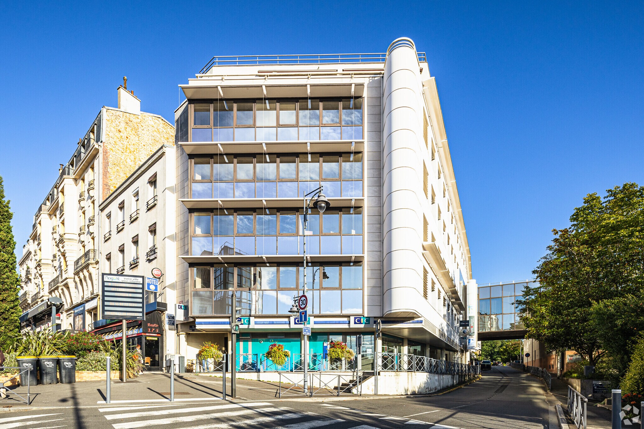 Office in Nogent-sur-Marne for lease Primary Photo- Image 1 of 6