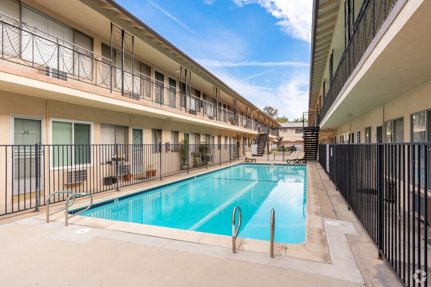 618-620 W Route 66, Glendora, CA for sale - Primary Photo - Image 1 of 24
