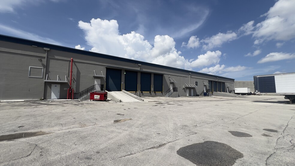 10099 NW 89th Ave, Medley, FL for lease - Building Photo - Image 2 of 3