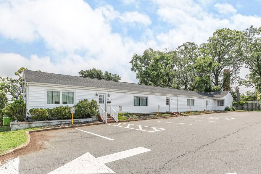 1210 Snowden St, Fredericksburg, VA for lease - Building Photo - Image 3 of 9