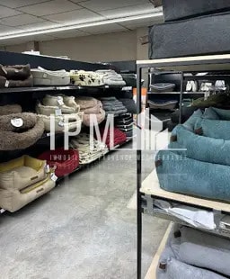 Retail in Vitrolles for lease - Interior Photo - Image 2 of 5