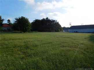 Plus de détails pour 903 E Wyandotte Ave, Mcalester, OK - Terrain à vendre