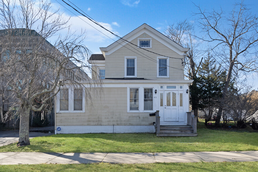 431 Griffing Ave, Riverhead, NY for sale - Building Photo - Image 1 of 1