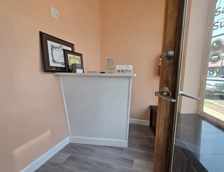 232 Stuyvesant Ave, Lyndhurst, NJ for sale - Building Photo - Image 2 of 14